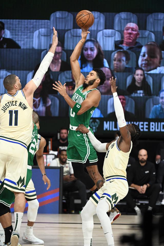 甲增添了更 甲增添了更